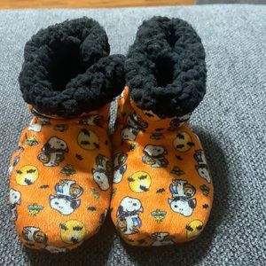 Snoopy Halloween slippers Toddlers size 2T-4T just in time for Halloween